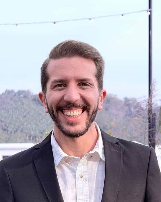 Dr. Gustavo Fineto